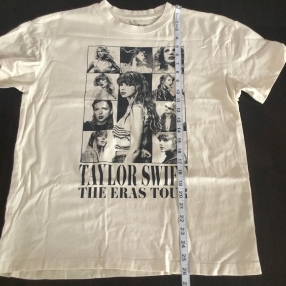 Taylor Swift The Eras Tour Cream Tee Size M - Picture 4 of 6